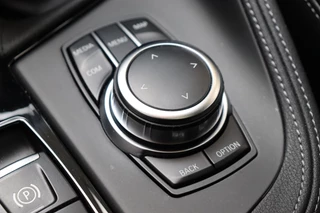 BMW X2 xDrive20i High Executive M Sport Pakket Automaat  / Navigatiesysteem Plus / Leder / Panoramadak / Achteruitrijcamera / Stoelverwarming / Climate Control / Hifi / Shadow Line / Parkeersensoren voor+achter / Extra Getint Glas / 19 Inch / 23