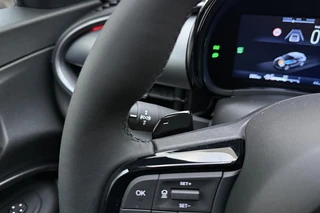 Fiat 600 1.2 Turbo 145pk Hybrid Automaat Sport | DEMO | Tot 8 jaar garantie | Navigatie | Achteruitrijcamera | Elektrische achterklep | LED Matrix koplampen | Sportief interieur | 18" Lichtmetalen velgen | Zwart dak / 27