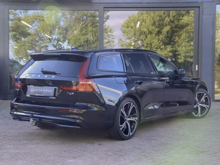 Volvo V60 T6 Plug-in Hybrid 350PK AWD Plus Dark / 5