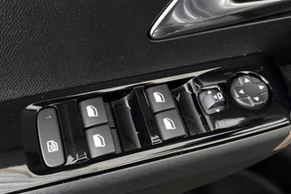 Lancia Ypsilon 1.2 Turbo Hybrid LX / 28