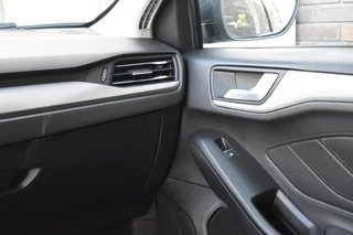 Ford Focus Wagon 1.0 EcoBoost Hybrid Titanium / 21