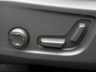 Volvo XC40 1.5 T5 Recharge R-Design NL-auto | Schuif- Kanteldak | H&K | Trekhaak | Stoelverwarming | Memory | Adaptive Cruise / 24