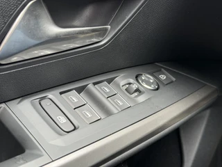 Peugeot e-3008 Launch Edition Dual Motor 73 kWh 325PK Automaat Navigatie, Rondomzichtcamera, Keyless, Panoramadak, Stoel & Stuurwielverwarming, Apple Carplay, Android Auto / 24