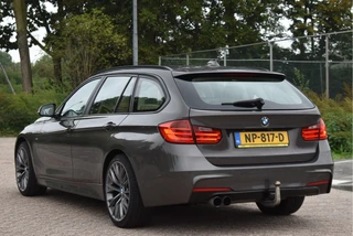 BMW 3 Serie Touring 320i xDrive High Executive M 184 pk  | Vol | HUD | Elekt.haak | Keyless | Open dak | Camera | LED/Xenon | LM-Velgen 19" / 2