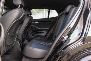 BMW X2 sDrive20i High Executive Edition | M-sport | Driving Assistant Plus | Camera | Apple Carplay | File assistent | Active cruise control | Park Assistant | DAB | Sportstoelen | LED / 18