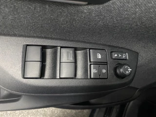 Toyota Yaris 1.5 Hybrid Executive/ NL auto/ Eerste eigenaar/ Automaat/ Stoelverwarming/ Navi/ Apple carplay/ Pano / 10