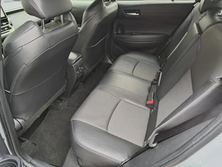 Toyota Corolla Cross 2.0 HYBRID 184PK FIRST-EDITION BLIND-SPOT EL-ACHTERKLEP LM-VELGEN KEYLESS PARK-SENSOREN STOELVERW DRAADLOOS-LADEN AD-CRUISE BLUETOOTH / 10