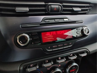 Alfa Romeo Giulietta 1.4 T SPORTIVA AUTOMAAT  Cruise Control | Clima | Parkeersensoren / 16