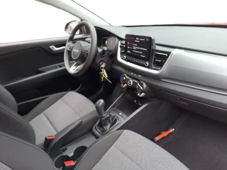 Kia Stonic 1.0i Turbo MHEV ComfortLine 100 PK | 1e Eigenaar | Airco | Bluetooth | Camera | Cruise control | Metallic lak | Fabrieksgarantie t/m 3-7-2031 | NAP / 18