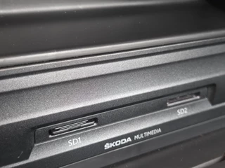 Škoda Rapid Spaceback 1.0 TSI Greentech NAVI TEL PANORAMADAK / 25