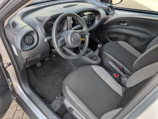 Toyota Aygo X Play NL-AUTO 100% DEALER OH METALLIC AIRCO ANDROID/APPLE CRUISE CONTROL / 10