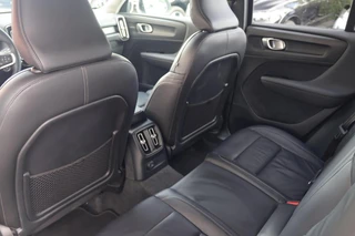 Volvo XC40 T5 Recharge Plus Dark | Stoelverwarming | Trekhaak | Parkeercamera | Leder | H/K | Pilot Assist | BLIS | Keyless / 17