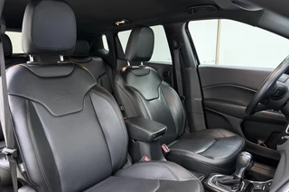 Jeep Compass 4xe 240 Plug-in Hybrid Electric S Automaat | Lederen bekleding | Trekhaak | Camera | Keyless | Lichtmetalen velgen black | Climate control / 14