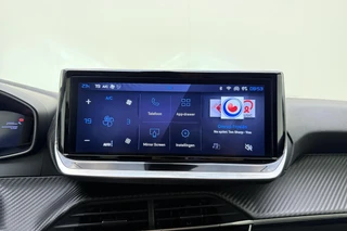 Peugeot 208 1.2 Hybrid 110 e-DCS6 Allure | Parkeersensoren | Appel Carplay/Android Auto draadloos | Climate Control | Cruise Control | Privacy Glass / 22