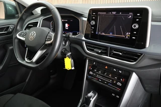Volkswagen T-Roc 1.5 TSI 150pk DSG Style Trekhaak Camera Stoelverwarming Massage Virtual Cockpit Navigatie / 4