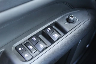 Jeep Compass 4xe 240 Plug-in Hybrid Electric Summit | Panoramadak | Leder | 360 | Stoelverwarming/ventilatie | BLIS / 23