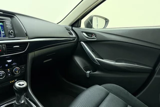 Mazda 6 2.0 TS | Navigatie | Trekhaak  (1.300KG trekgewicht )| Climate control | Stoelverwarming | Parkeersensoren | Cruise control | Extra getint glas / 28