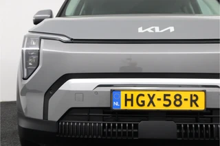 Kia EV3 Plus 81.4 kWh  - SOH 98,8% - Stoel/stuurwiel verwarming - Adaptieve Cruisecontrole - LED lampen - V2L - Fabrieksgarantie tot en met 03-2032 / 15