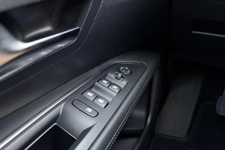 Peugeot 3008 1.2T Allure | 130PK | Elektrische Achterklep | Afneembare trekhaak | Keyless Entry & Start | 19'' Lichtmetalen velgen | Navigatie | DAB + | Camera Achter | 1e eigenaar! / 25