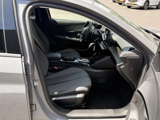 Peugeot 208 1.2 Hybrid 110 e-DCS6 Allure / 37