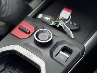 Jeep Compass Summit 74 kWh | Schuif-kanteldak | Massage-stoelen | Handsfree achterklep / 32