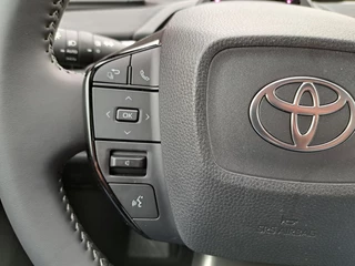 Toyota C-HR+ FIRST EDITION 77KWH 20" VELGEN WARMTEPOMP EL-ACHTERKLEP PRIVACY-GLASS 18"LMV BLIND SPOT STOELVERW. P-SENSOREN / 15