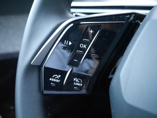 Peugeot 3008 1.6 plug-in Hybrid 195 Allure | Afneembare trekhaak | 1550KG Trekgewicht | Navigatie | Stoelverwarming | Camera achter | Full LED / 20