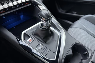 Peugeot 3008 1.2 PureTech Allure Pack Business | Trekhaak | Achteruitrijcamera | Navigatie | Airco | Stoelverwarming | Climate control | Cruise control | Dodehoekdetectie / 26