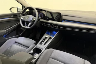 Volkswagen Golf 1.4 eHybrid Style 204pk | DSG | Trekhaak | Navigatie | Comfortstoel | Apple Carplay/Android Auto | Adapt. Cruise control | Climate control | LED koplampen / 4