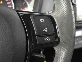 Toyota Yaris 1.0 VVT-i Trend Bi-Tone | LMV | Camera | Cruisecontrol | / 19