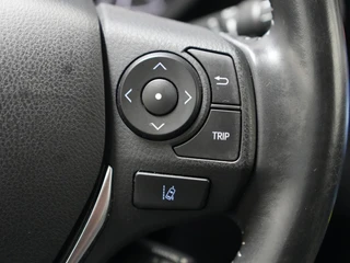 Toyota Auris 1.8 Hybrid Aspiration / 19