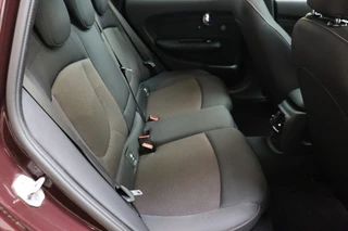 MINI Clubman Cooper Serious Business / Navigatiesysteem Professional / Panoramadak / Harman Kardon / Climate Control / 17 Inch / LED-koplampen / Parkeersensoren / Cruise Control / Lichtpakket / 17