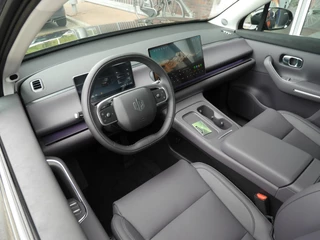 Leapmotor C10 Design REEV 28.4 kWh | Nieuwe auto | Gecombineerde actieradius WLTP 974km | 1500 kg Trekgewicht | Diverse kleuren leverbaar | Full options | Stuurverwarming | Stoelverwarming en koeling | Elektrisch verstelbare voorstoelen | Navigatie | Keyless entry & start | 20 inch lichtmetalen velgen | Led verlichting / 10