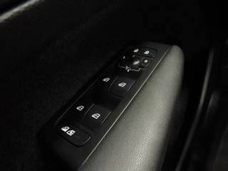 Volvo XC40 1.5 T4 Plug-In Hybrid Core Bright NAVI/CAMERA/LED/18"LMV! / 22