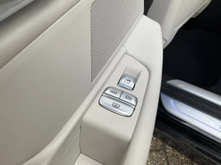 BMW 7 Serie 730d xDrive ACC Pano Softclose 4wielsturing High Executive HUD / 34