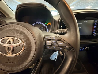 Toyota Aygo X 1.0 VVT-i MT first / apple /stoelverw /cruisec /camera/pdc/clima/boeken / 36