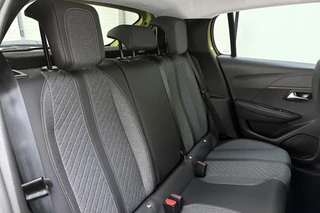 Peugeot 208 1.2 Hybrid e-DCS6 Allure | 110PK | AUTOMAAT | HYBRID | Navigatie | Parkeercamera Voor & Achter | Dodehoek Detectie | / 17