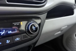Hyundai i10 1.0 Premium | Camera | Parkeersensoren | Climate control | Weinig kilometers | Cruise control | DAB Radio / 25