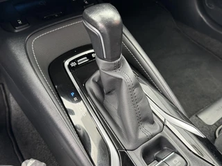 Toyota Corolla 1.8 Hybrid Business Plus / 15
