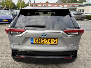 Toyota RAV4 2.5 Plug-in Hybrid AWD BI-TONE PLUS JBL-AUDIO NAVI HEAD-UP BLIND SPOT 360° CAMERA STOEL/STUURVERW EL-KLEP APPLE/ANDROID 1500KG TREKGEW KLASSE 3 ALARM 4S-BANDEN / 5