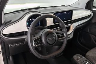 Fiat 500 C Icon 42 kWh Stoelverwarming 17'' Diamantfinish Velgen Cruise control / 6
