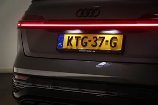 Audi Q8 Sportback e-tron 55 quattro Edition 115 kWh | PANORAMADAK | ACHTERBANKVERWARMING | AMBIENT LIGHTING | HEAD UP | B&O | TREKHAAK | 22" / 30