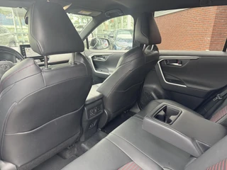 Toyota RAV4 2.5 Plug-in Hybrid AWD Dynamic TREKHAAK 1650KG TREKGEW EL-ACHTERKLEP 18'' LM-VELGEN CAMERA PARK-SENSOREN CLIMA APPLE/ANDROID / 12