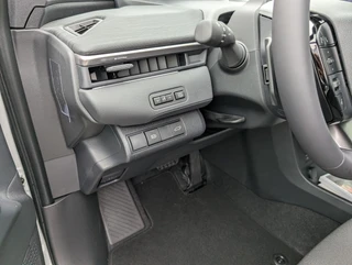 Toyota C-HR+ First Edition 77 kWh NIEUW & DIRECT LEVERBAAR! STOEL/STUURWIELVERWARMING WARMTEPOMP PDC VOOR + ACHTER CAMERA / 13