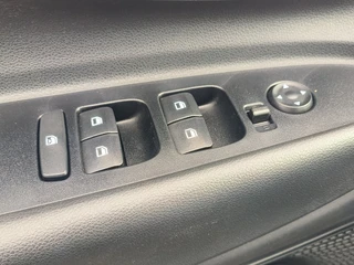 Hyundai Bayon 1.0 T-GDI Comfort Smart  Rijklaar + Fabrieksgarantie “Sinds 1970 | 5.000+ reviews | Score 9,5 | Service zoals ’t hoort” Henk Jongen Auto's in Helmond,  al 50 jaar service zoals 't hoort! / 19