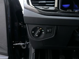 Volkswagen Polo 1.0 TSI Life Business Camera Stoelverwarming Navigatie DAB+ App-Connect / 24