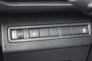 Peugeot 5008 PureTech 130 EAT8 Automaat GT 7-persoons | Navigatie via Carplay & Android Auto | Achteruitrijcamera | Parkeersensoren v+a | Stoelverwarming | Climate Control | Keyless Start | DAB | Isofix Bevestigingspunten | Lichtmetalen Velgen | Zeer Compleet!!! / 32