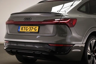 Audi Q8 Sportback e-tron 55 quattro Edition 115 kWh | PANORAMADAK | ACHTERBANKVERWARMING | AMBIENT LIGHTING | HEAD UP | B&O | TREKHAAK | 22" / 28