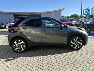 Toyota Aygo X 1.0 VVT-i MT Limited NL-AUTO 1E EIGENAAR CLIMA AD-CRUISE JBL-AUDIO APPLE/ANDROID CAMERA LM-VELGEN LED BI-TONE DRAADLOOS-LADEN / 2