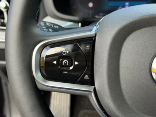 Volvo V60 2.0 T6 AWD Ultra Dark Panodak Leer H&K Head up / 32